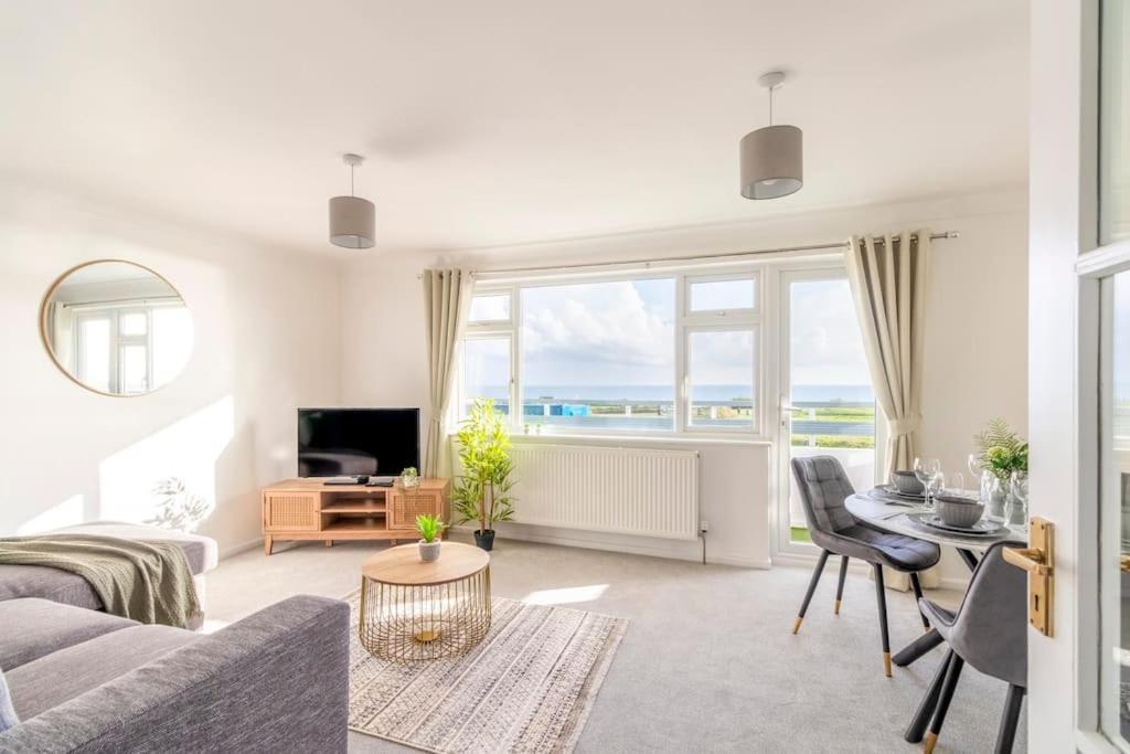 Trendy Sea View 2 Bedroom Sleeps 6 - Free Parking Bournemouth Esterno foto