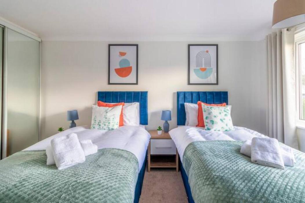 Trendy Sea View 2 Bedroom Sleeps 6 - Free Parking Bournemouth Esterno foto