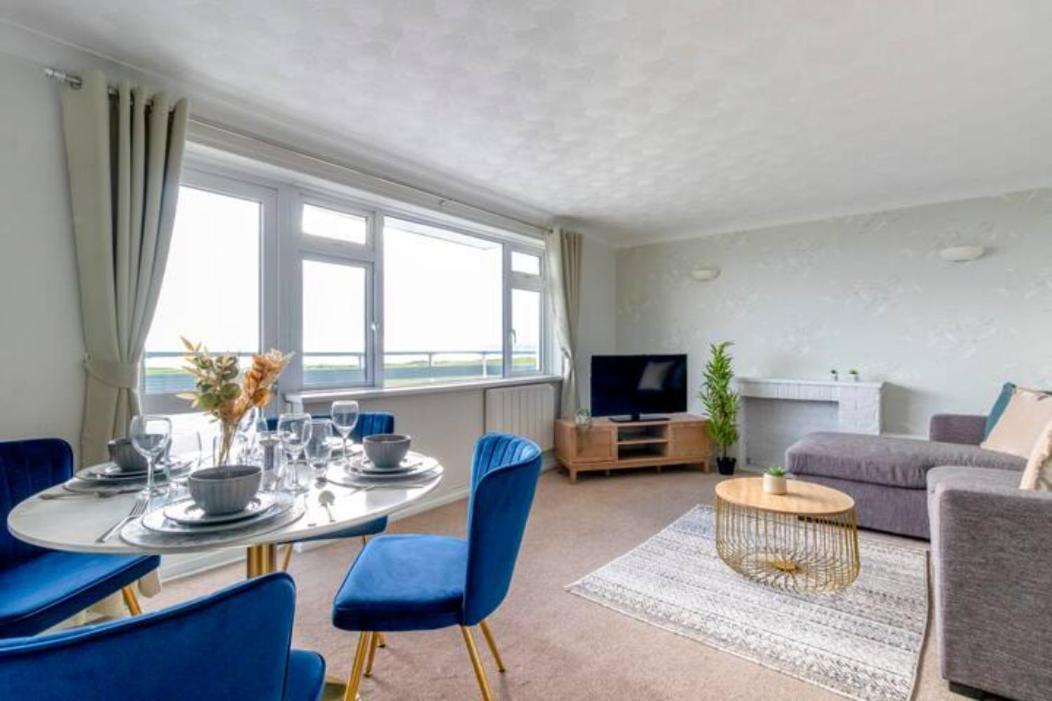 Trendy Sea View 2 Bedroom Sleeps 6 - Free Parking Bournemouth Esterno foto