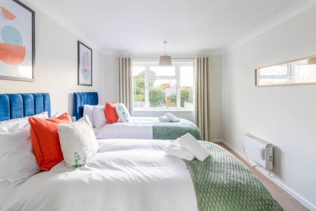 Trendy Sea View 2 Bedroom Sleeps 6 - Free Parking Bournemouth Esterno foto