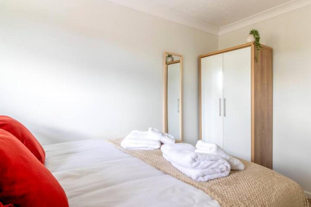 Trendy Sea View 2 Bedroom Sleeps 6 - Free Parking Bournemouth Esterno foto